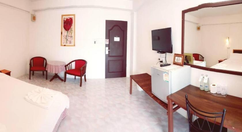 Hotel De Ratt Phuket Patong Esterno foto