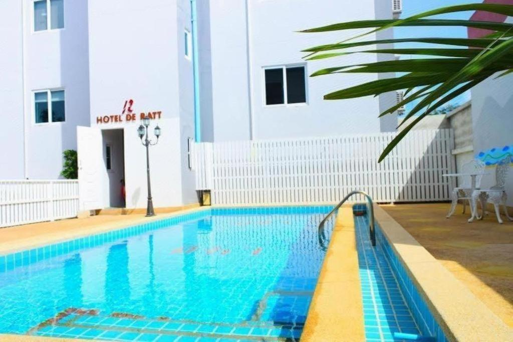 Hotel De Ratt Phuket Patong Esterno foto
