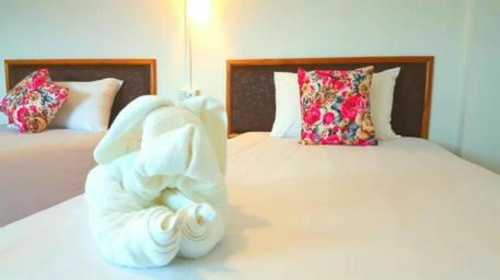 Hotel De Ratt Phuket Patong Esterno foto