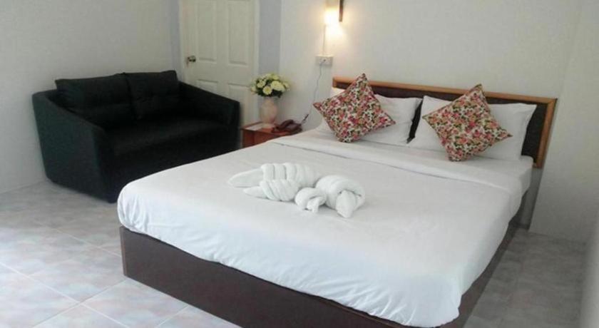Hotel De Ratt Phuket Patong Esterno foto
