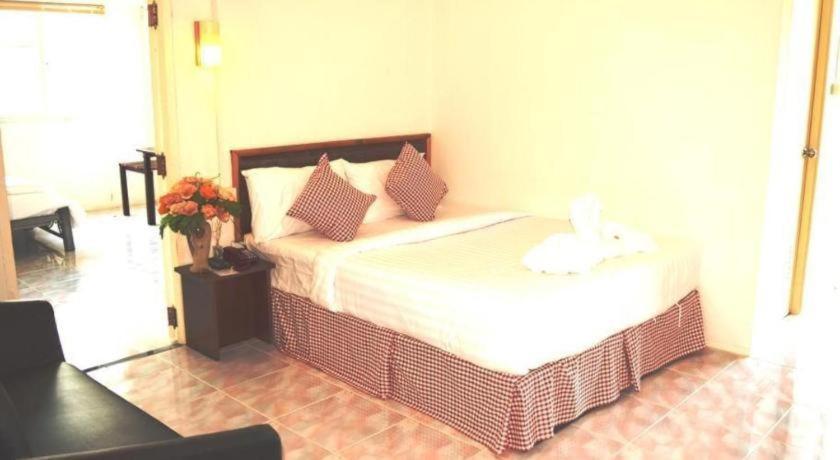 Hotel De Ratt Phuket Patong Esterno foto