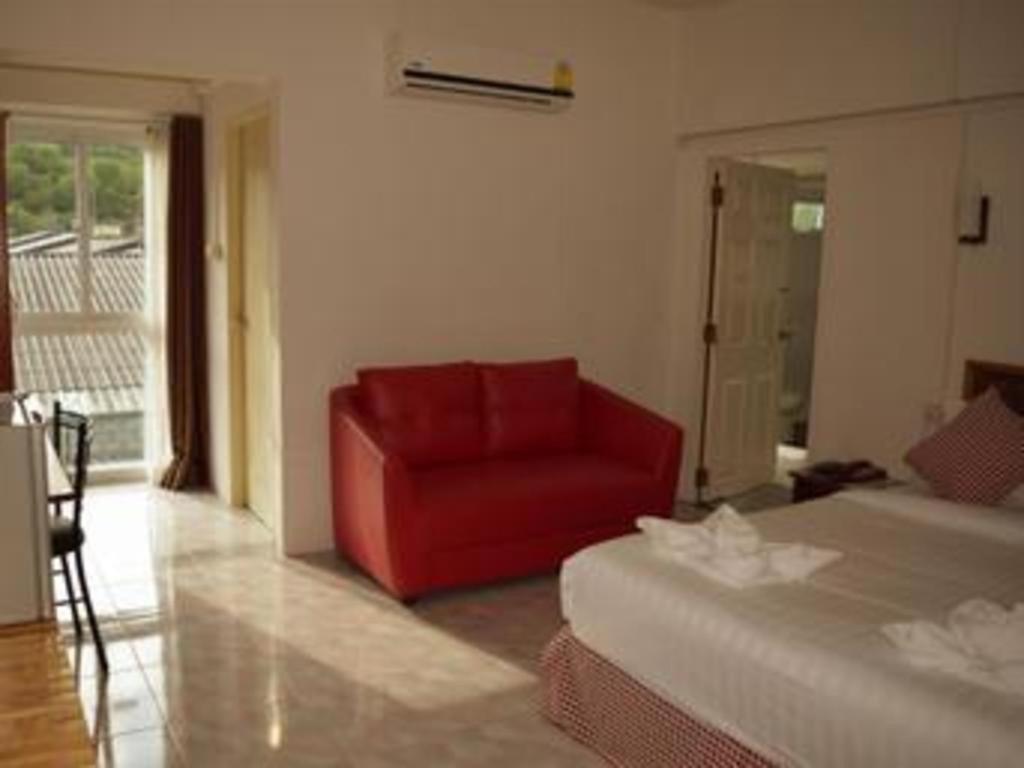 Hotel De Ratt Phuket Patong Esterno foto